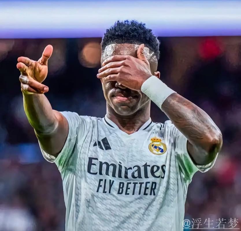 姆巴佩26岁荣膺欧洲金靴,击败三大前锋:首次获奖,皇马未来十年中坚 姆巴佩26岁荣膺欧洲金靴,击败三大前锋:首次获奖,皇马未来十年中坚